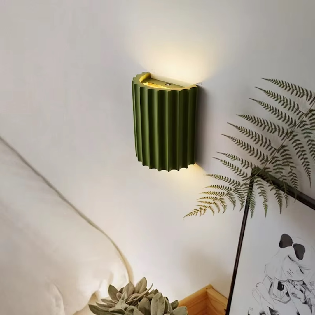 LumeWave Ribbed Wall Light