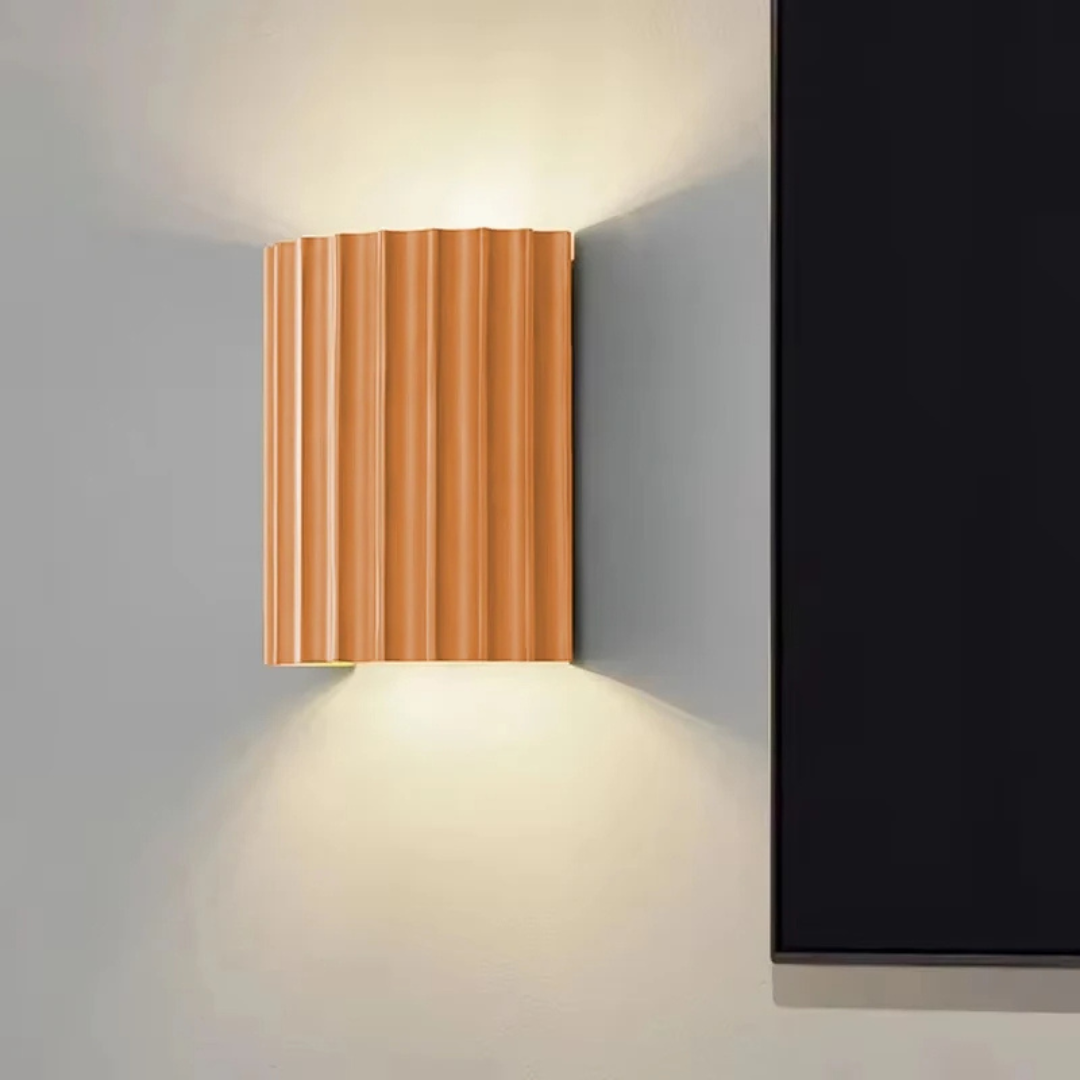 LumeWave Ribbed Wall Light