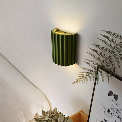 LumeWave Ribbed Wall Light